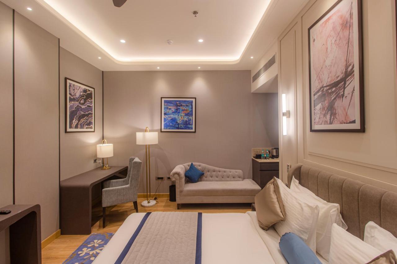 The Cove Wing Hotell Panchkula Exteriör bild