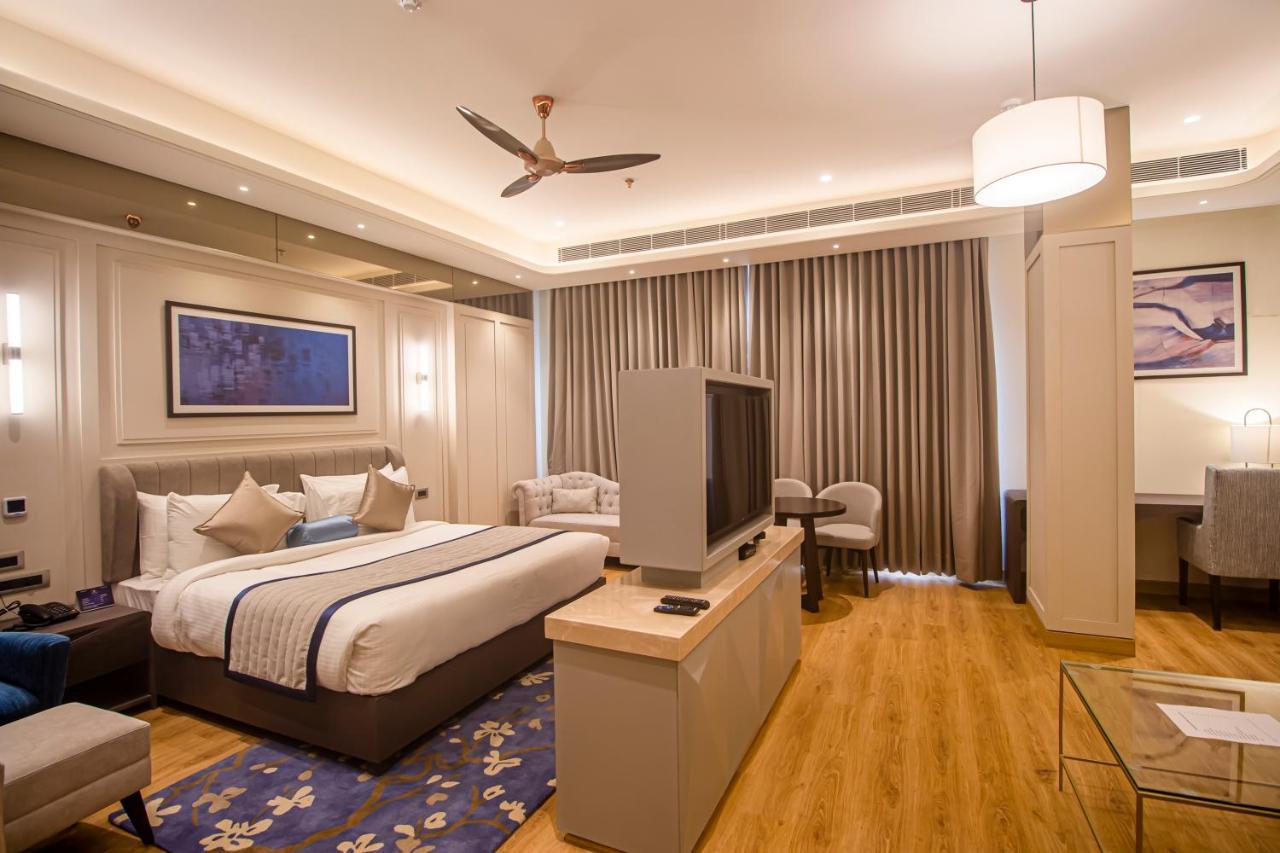 The Cove Wing Hotell Panchkula Exteriör bild