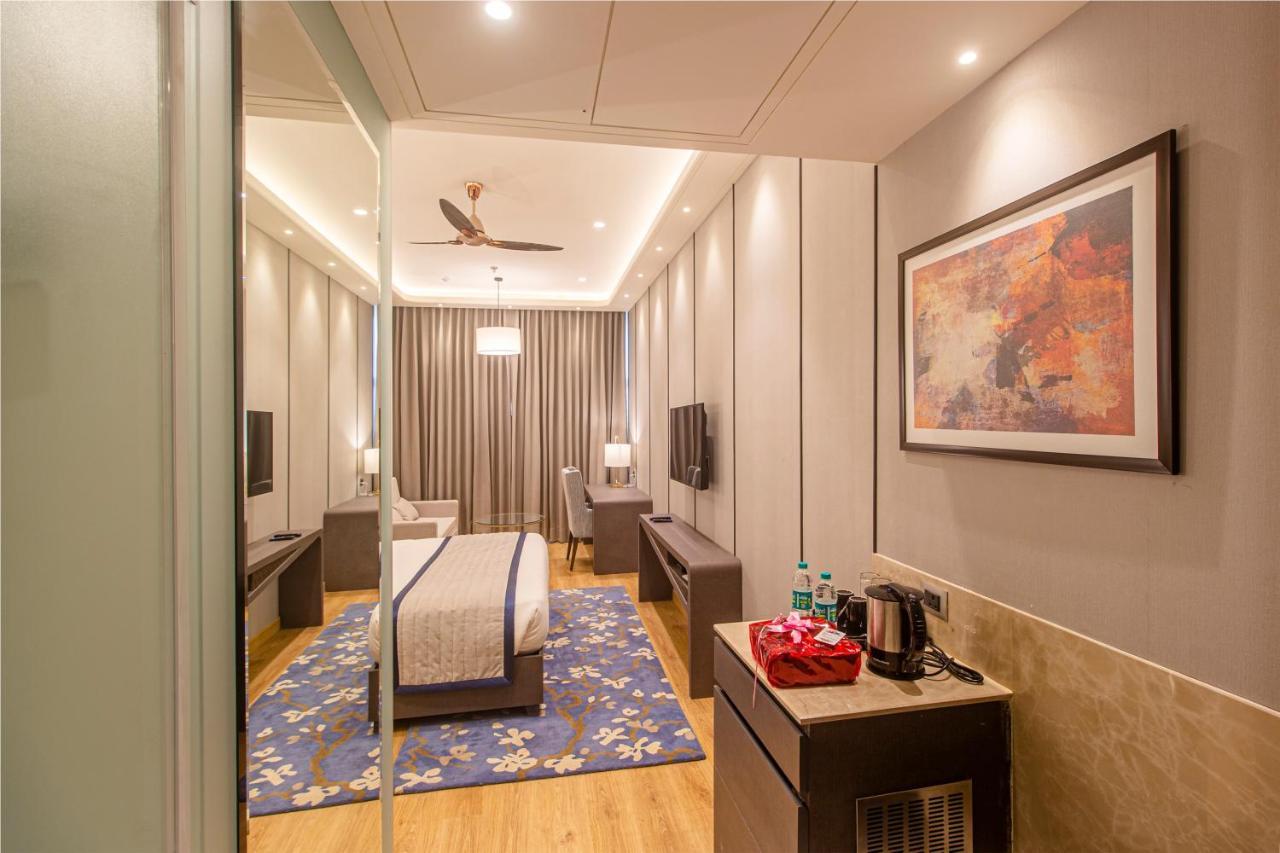 The Cove Wing Hotell Panchkula Exteriör bild