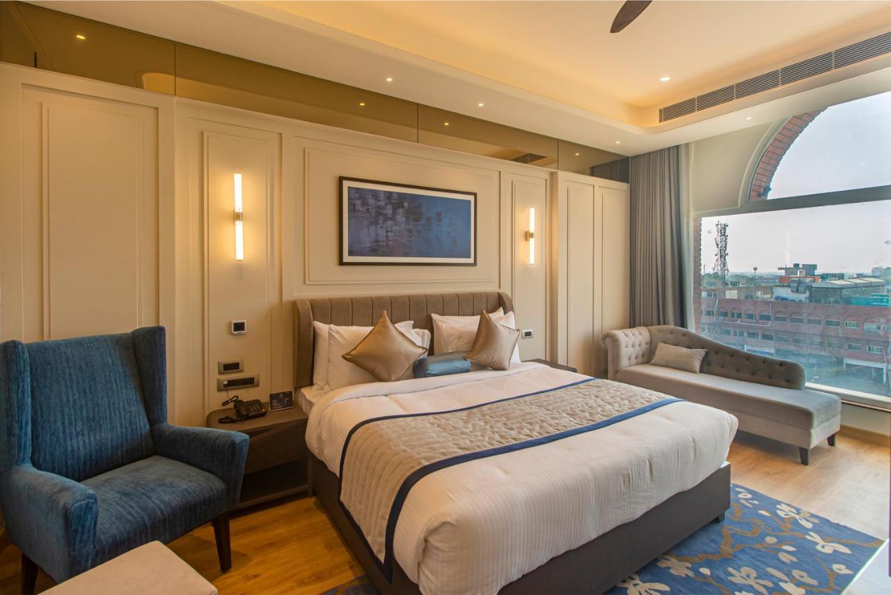 The Cove Wing Hotell Panchkula Exteriör bild