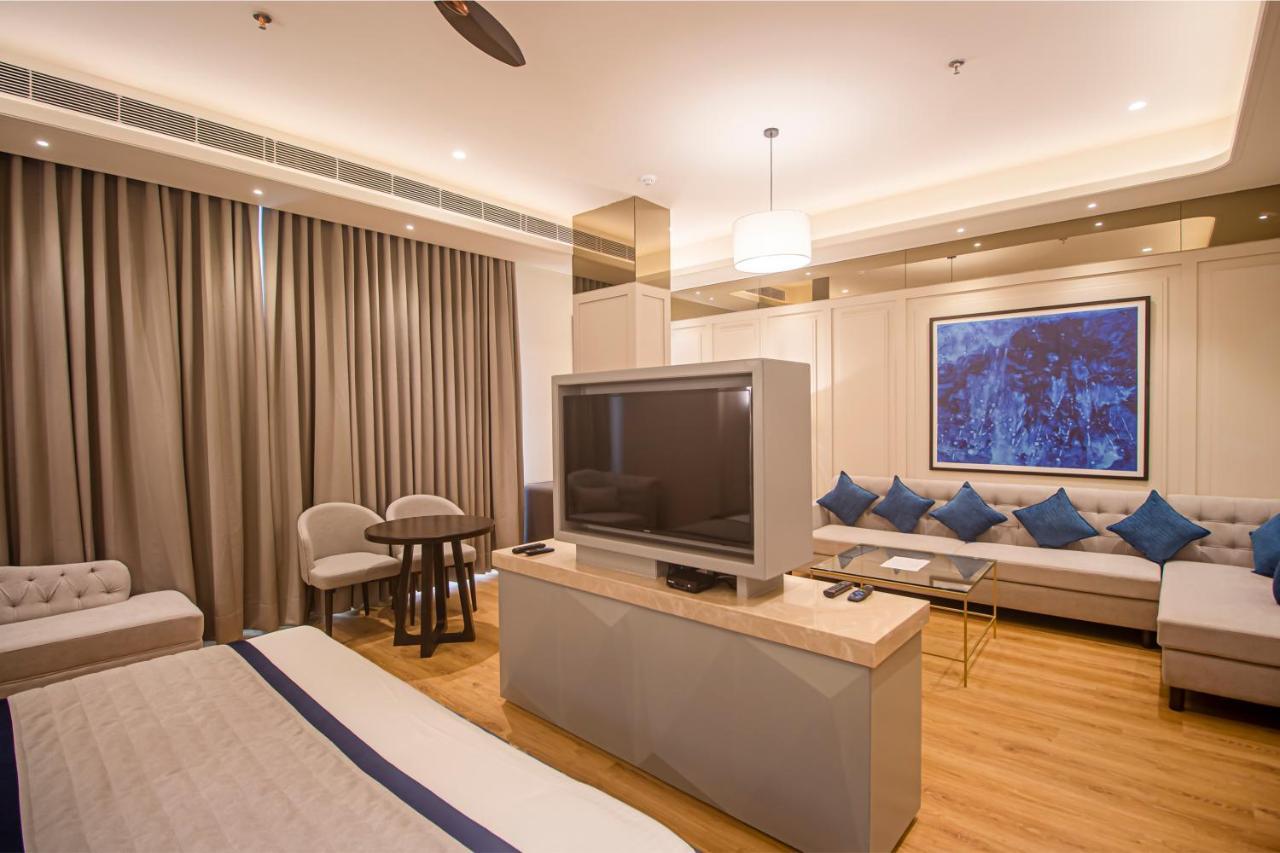 The Cove Wing Hotell Panchkula Exteriör bild